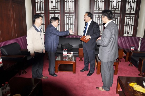曹雪濤院長與陳洪鐸院士和宋冰教授親切會面并交流