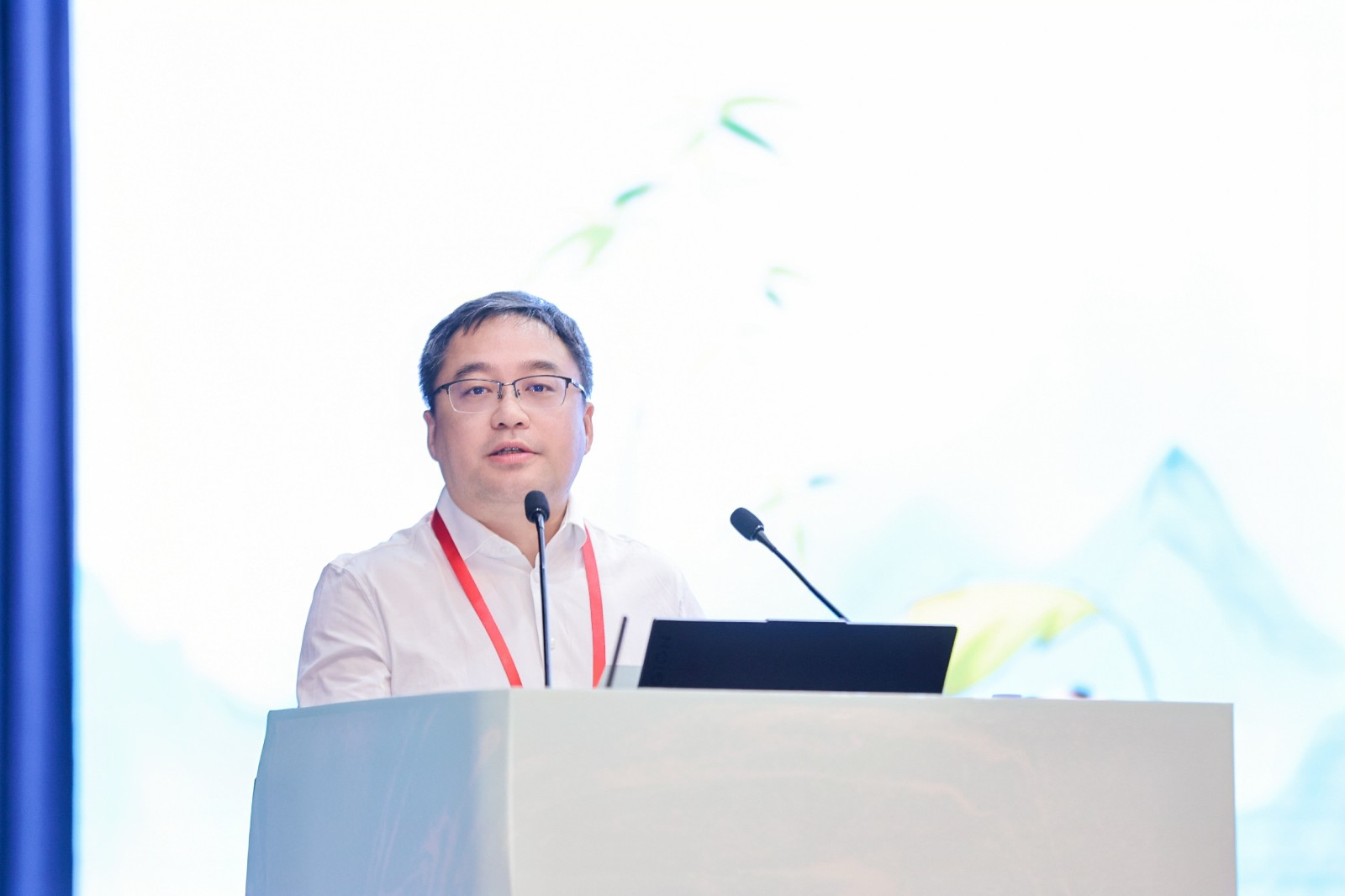 余佳教授.jpg 余佳教授.jpg